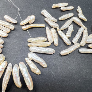 １パック＊２０本入り＊ホワイト＊スティック淡水パール＊端っこ穴＊約10×3～18×3ｍｍ前後 - aoneko_gems