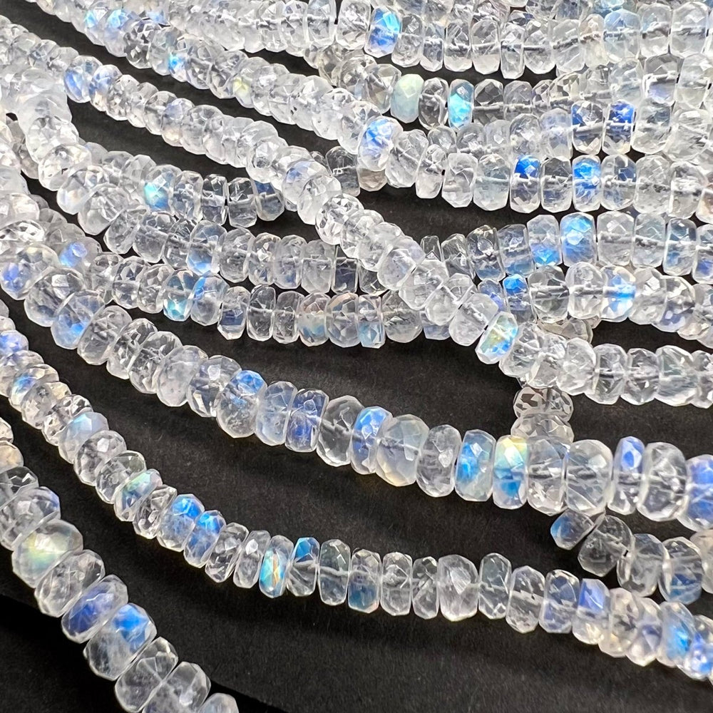 1/2連*透明感良し*ブルームーンストーン*ロンデルカット連*約4.5ｍｍ前後 - aoneko_gems