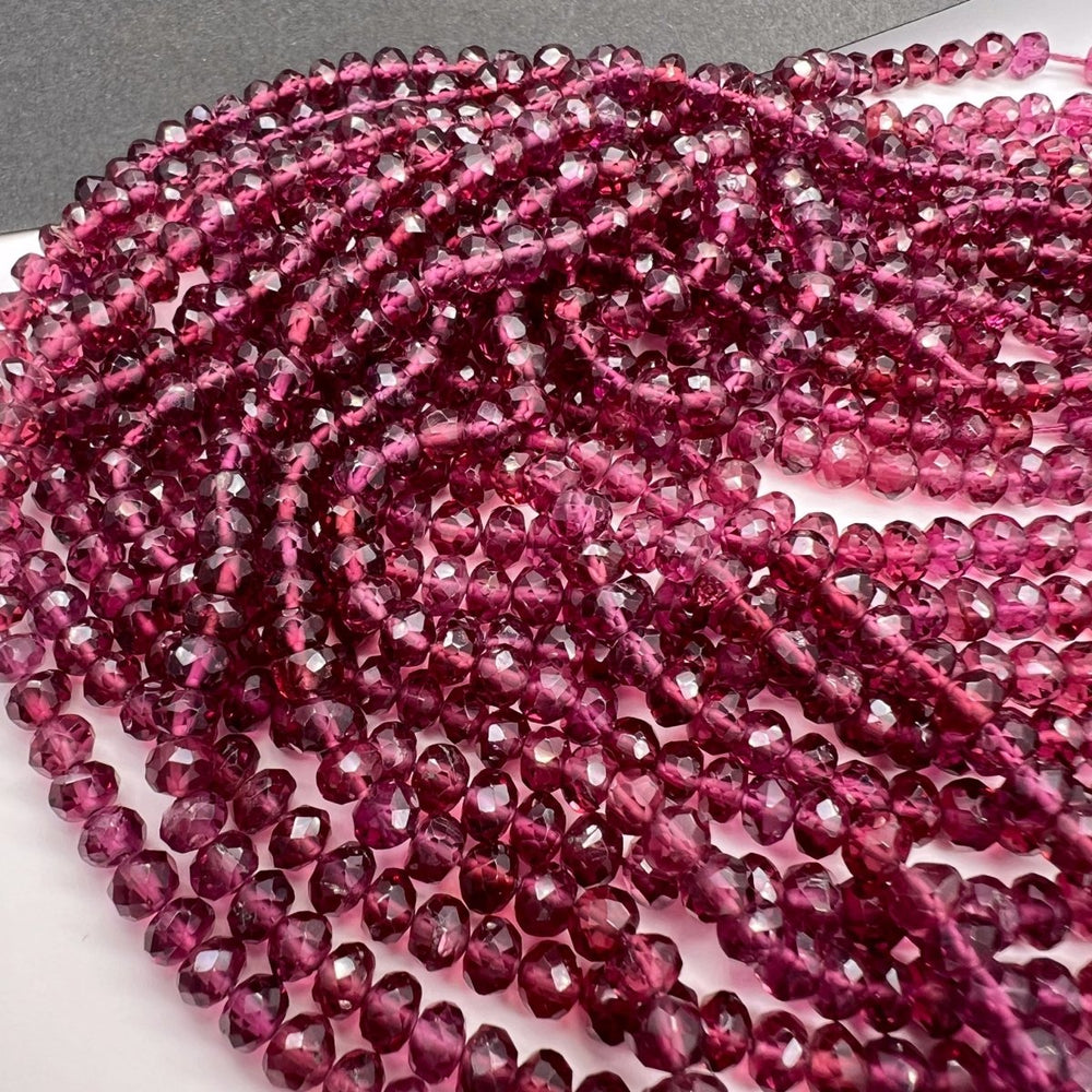 1/4連*希少石*マラヤガーネット（濃いめカラー）*太めロンデルカット*約3.6～4.5ｍｍ前後 - aoneko_gems