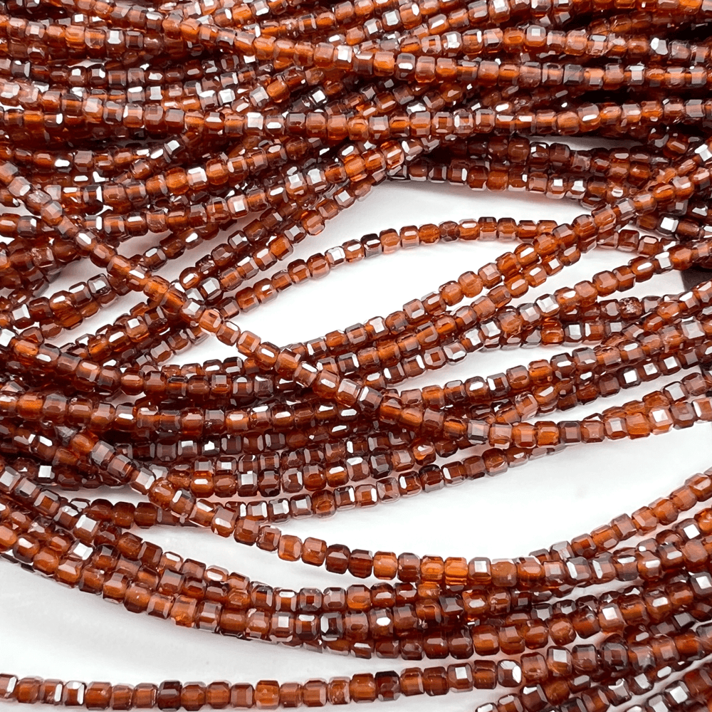 ヘッソナイトガーネット*キューブカット＊約2.0ｍｍ*MI004 - 05601 - aoneko_gems