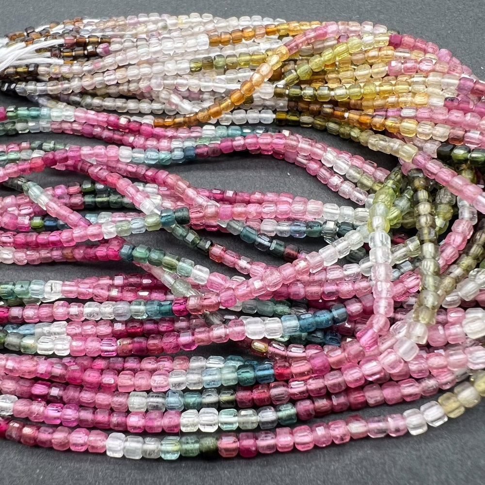 お得♪*高品質トルマリン*小粒キューブカット＊約2.1ｍｍ - aoneko_gems