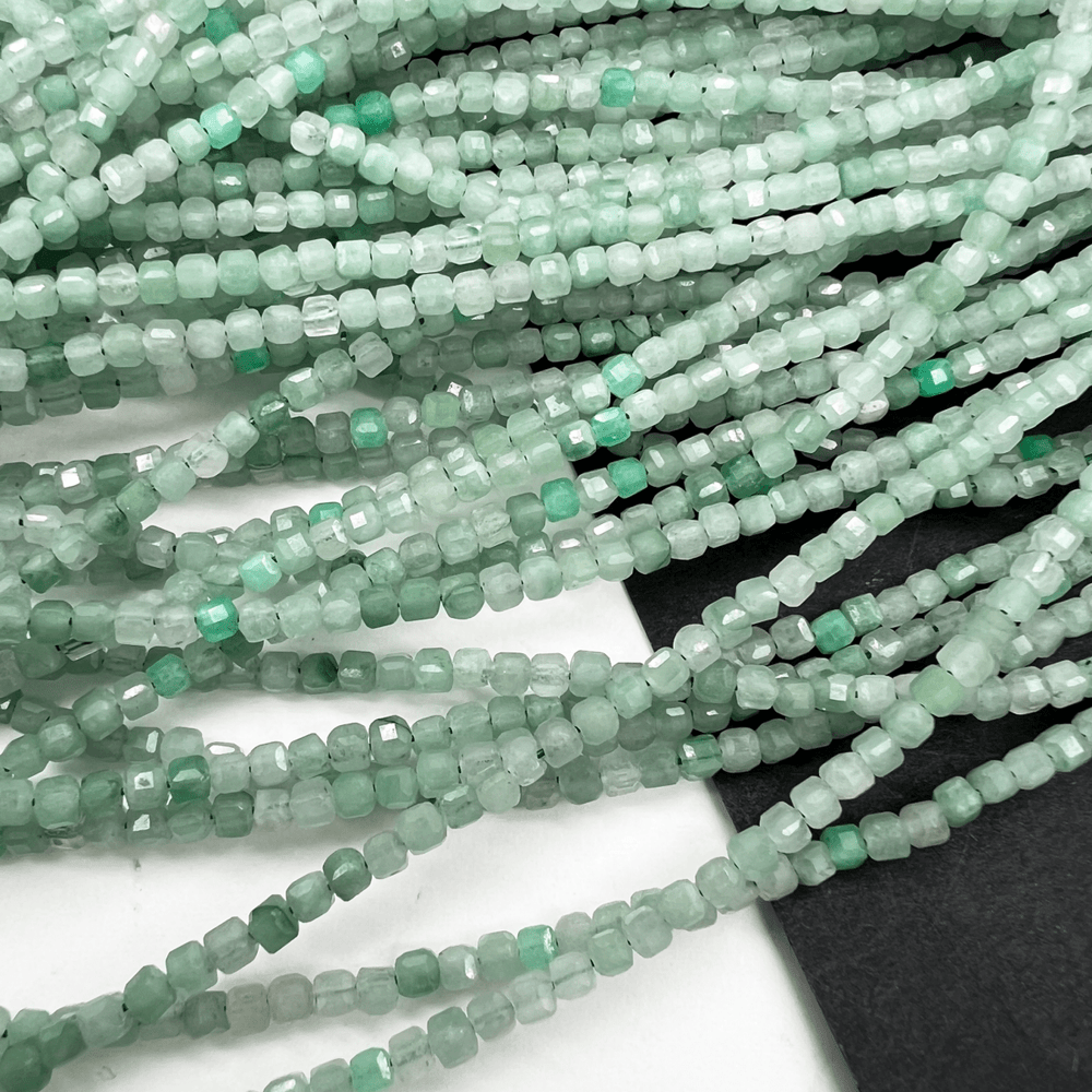 特価*本翡翠（ヒスイ・ジェイド）*キューブカット*約2.2ｍｍ*MI004 - 04402 - aoneko_gems