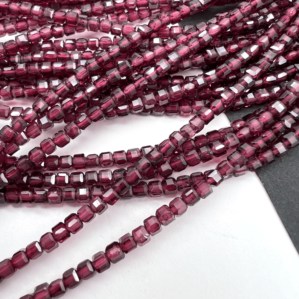 ロードライトガーネット*キューブカット＊約2.2ｍｍ*MI005 - 08501 - aoneko_gems
