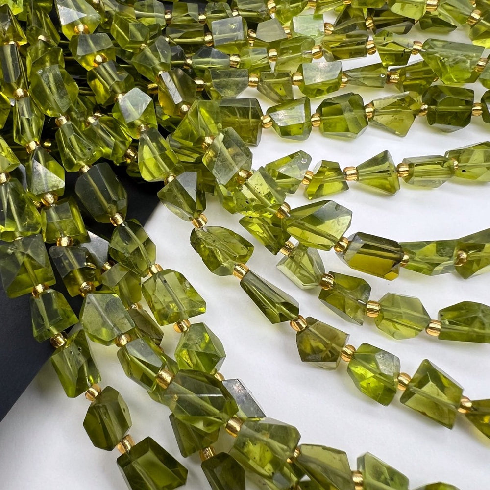オリーブ色のペリドット*ナゲットカット*約7×5ｍｍ前後 - aoneko_gems