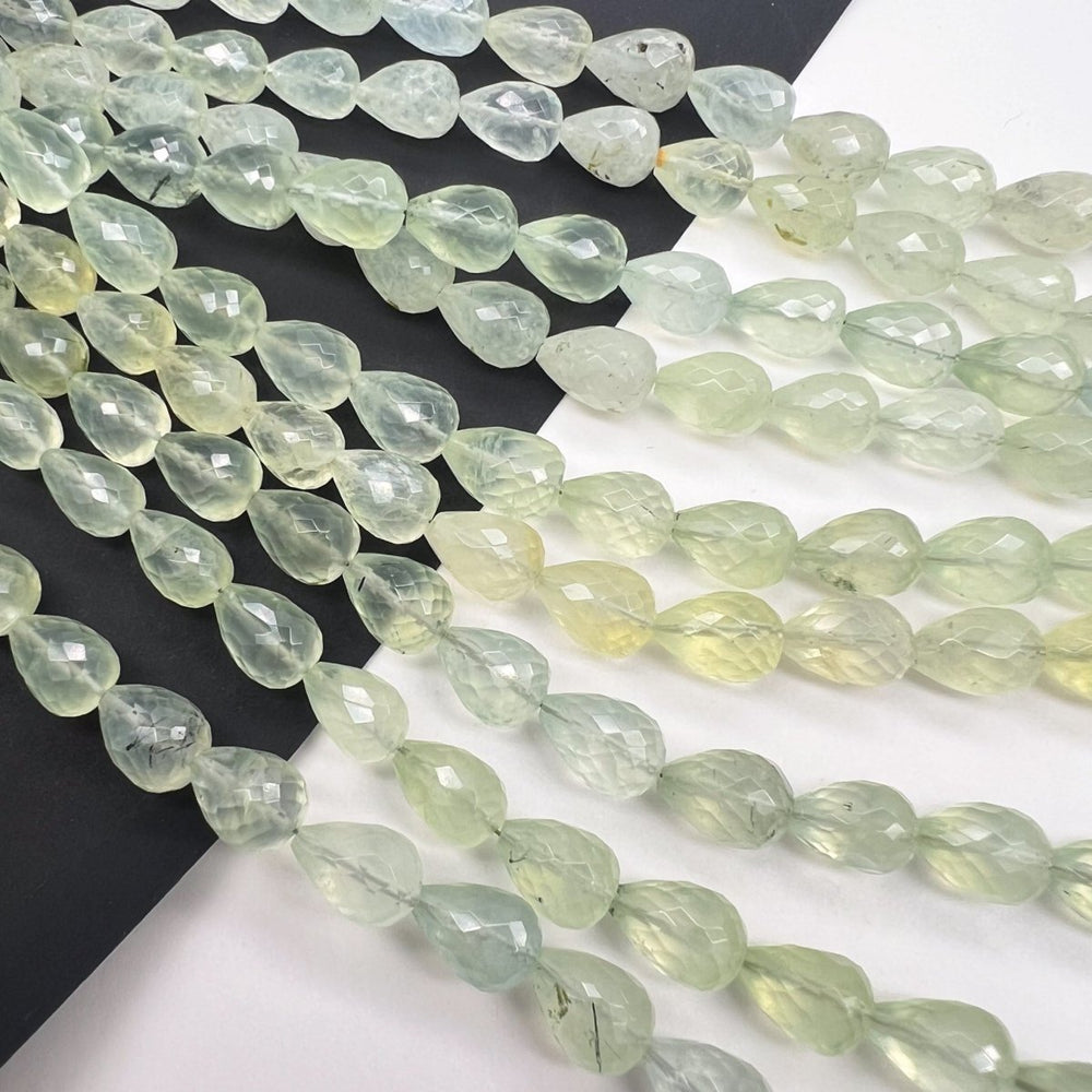 マスカット色のプレナイト＊貫通ドロップカット＊約9×7ｍｍ前後 - aoneko_gems