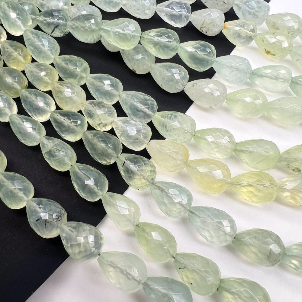 マスカット色のプレナイト＊貫通ドロップカット＊約9×7ｍｍ前後 - aoneko_gems